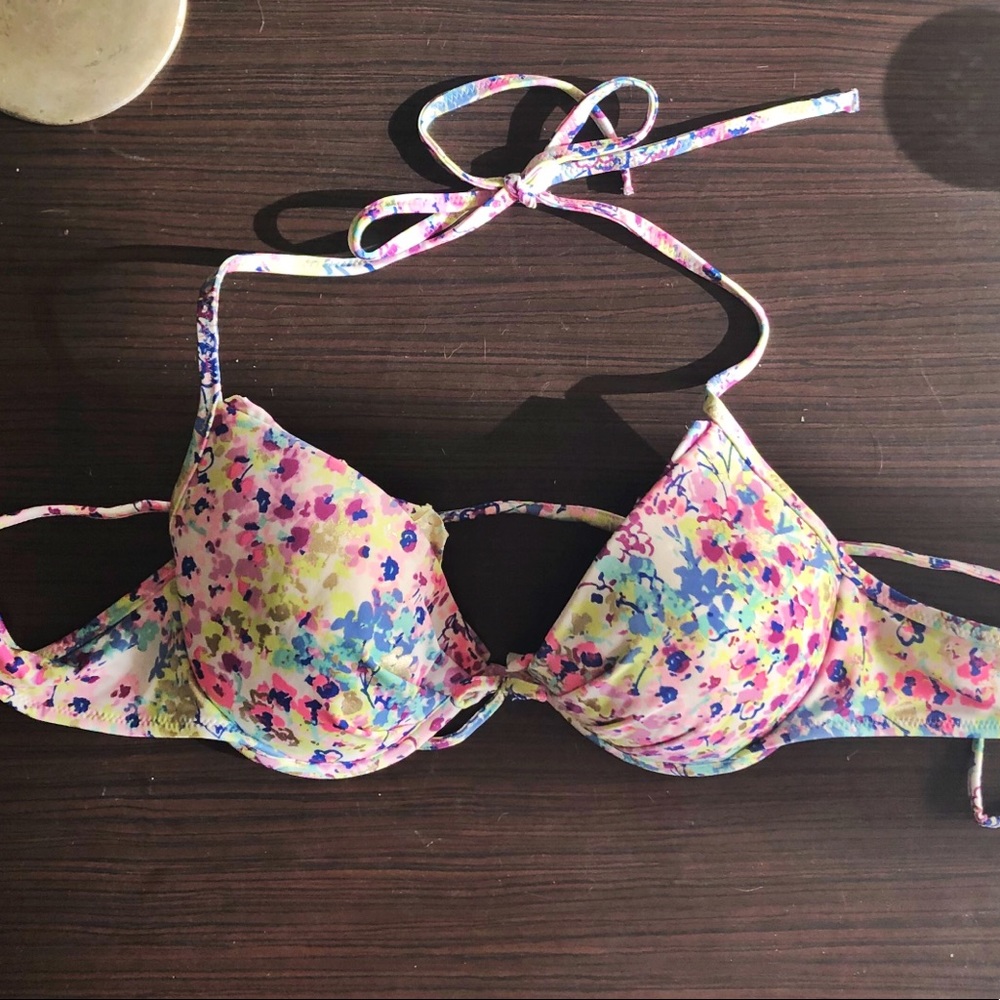 Victoria’s Secret floral bow bikini top 👙💐